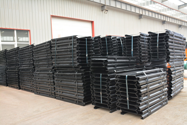 河南40T刮板機(jī)中部槽生產(chǎn)廠家|刮板機(jī)中部槽價(jià)格|嵩陽煤機(jī)