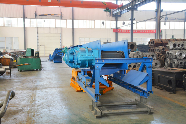 新型簡(jiǎn)易自移刮板轉(zhuǎn)載機(jī)|嵩陽(yáng)煤機(jī)