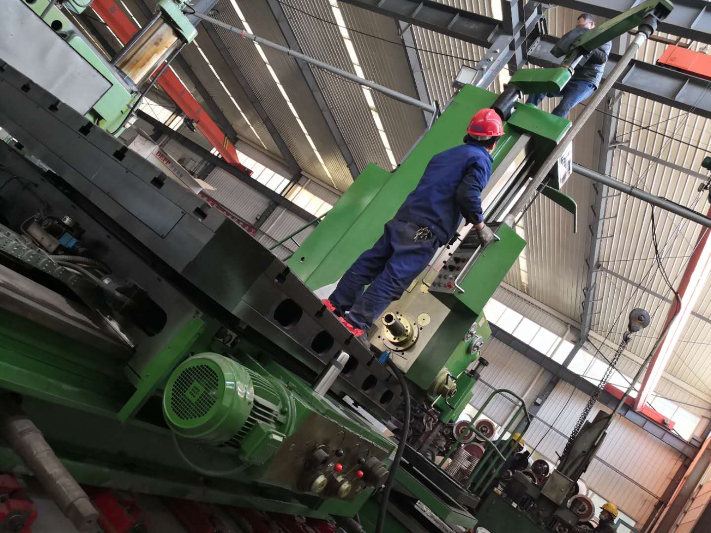 嵩陽煤機(jī)再購(gòu)入高精度銑床丨為刮板輸送機(jī)生產(chǎn)保駕護(hù)航