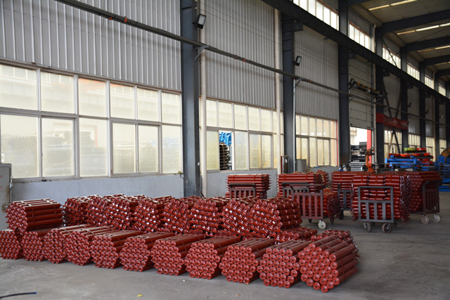 炎熱夏天嵩陽煤機(jī)帶式輸送機(jī)車間干的熱火朝天