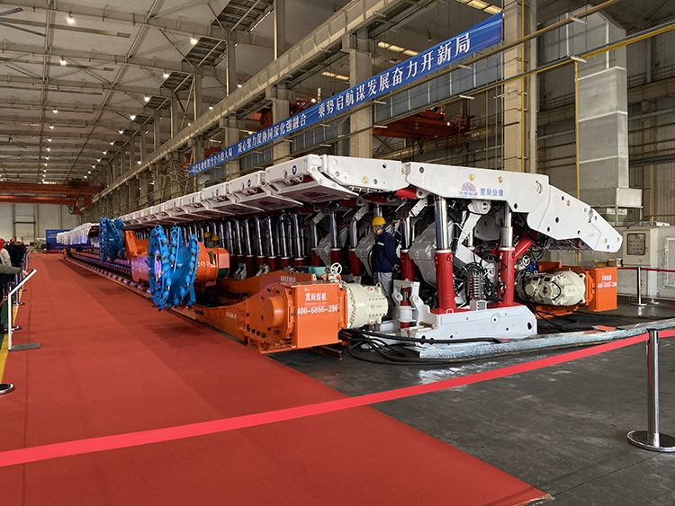 鄭州市嵩陽煤機(jī)實(shí)現(xiàn)重要突破：“三機(jī)一架”（掘進(jìn)機(jī)、采煤機(jī)、刮板輸送機(jī)、液壓支架）成功出口越南