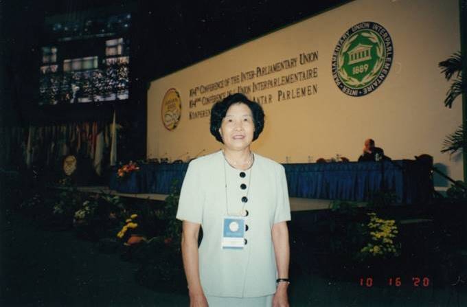 2000年，出席國際議會聯盟大會